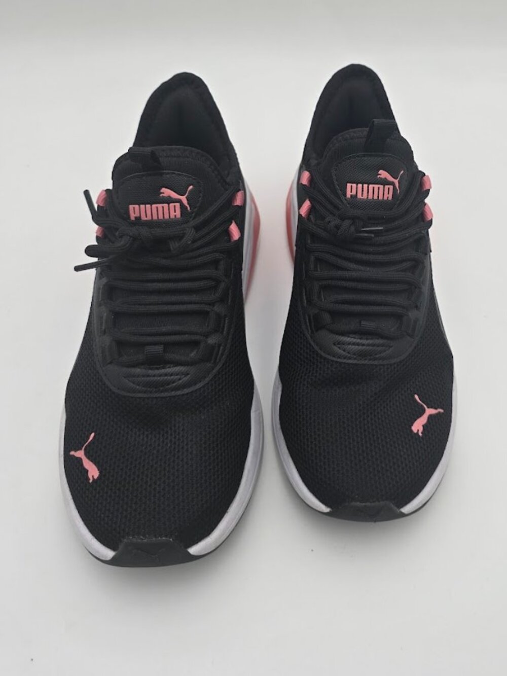 Puma Amplifier in the color Balck with accent color Pink 7.5